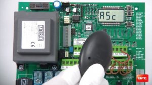 Программирование пульта BFT Mitto 2 (старого образца со скрытой кнопкой) в блок управления.