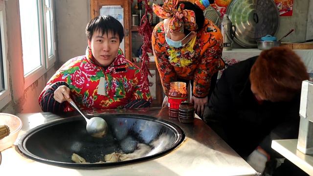3斤猪肉配1把青蒜，会成做回锅肉，香而不腻，老爸大口吃肉真爽【会成一家】