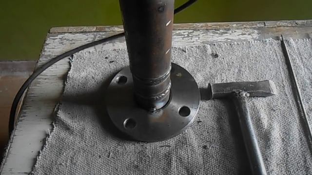 Как начинающему сварщику прихватить фланец перед сваркой.mp4 смотреть онлайн