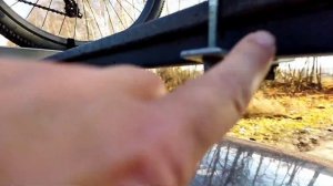 Крепление для перевозки велосипеда на крыше авто.