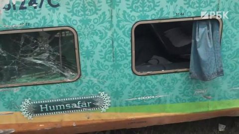 При столкновении поездов в Индии погибли 288 человек