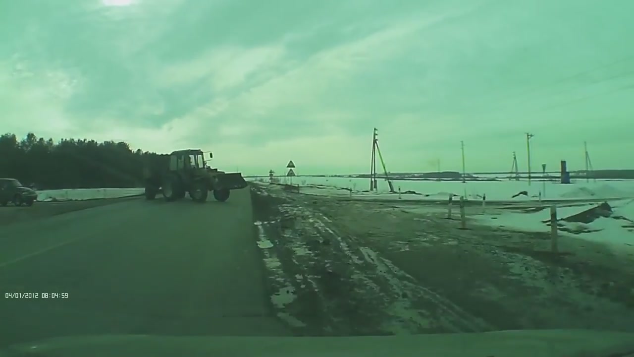 Тракторист решил проскочить