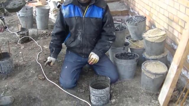 Бетонная площадка на улице( толщиной 10см) на 19 бетонных столбиках ПЛОЩАДЬЮ 40 кв. м . Ч-1. смотреть онлайн