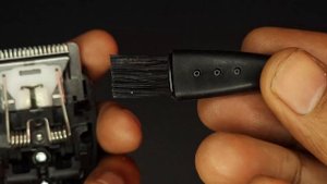 Philips 9000 Series Trimmer - How to Remove and Clean Blade