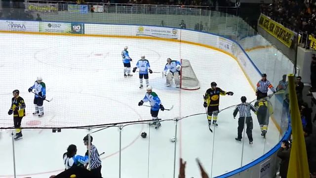 ХК Сары-Арка - ХК Торос. Первая игра финала Кубка Братины. Драка Грэттона в конце игры. FullHD смотреть онлайн