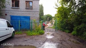 Неудачный демонтаж кирпичной дымовой трубы котельной, минус один гараж!