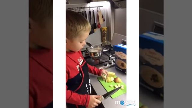 Маленький поварёнок продолжает свои кулинарные подвиги!)) смотреть онлайн