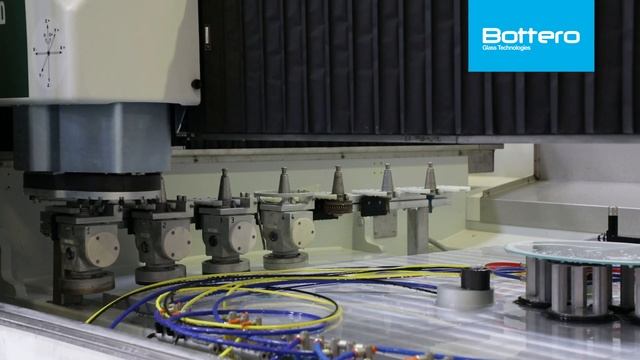 Изготовление фацета на центре PRATICA производства BOTTERO, Италия.
