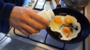 КАК ПРИГОТОВИТЬ ЯИЧНИЦУ БЫСТРО