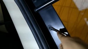 Как снять заднюю боковую накладку на Range Rover Sport 2005 модельного года.