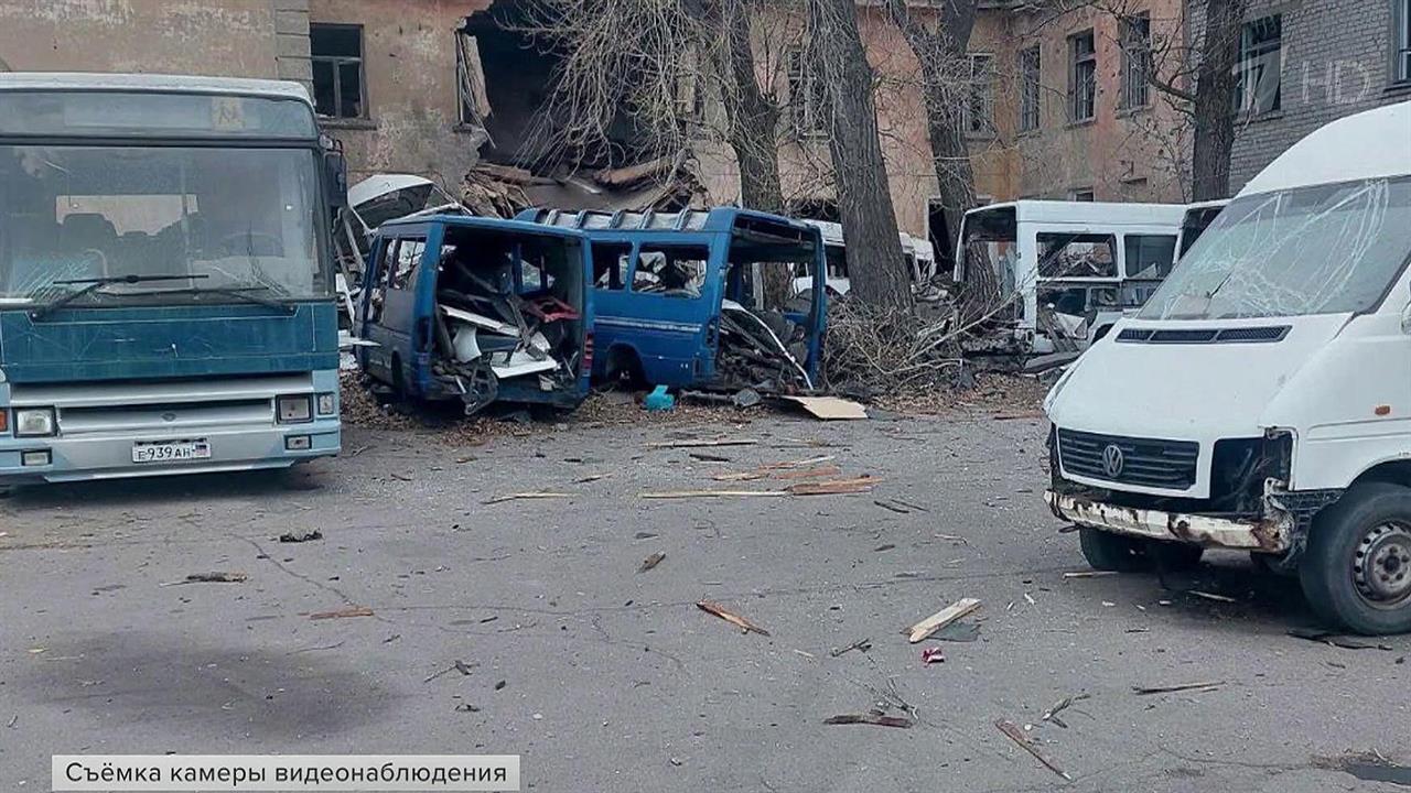 Момент удара украинских боевиков по городу Снежное попал на камеры видеонаблюдения