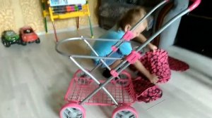 Распаковываем коляску для кукол из интернет магазина. Unpack the stroller from online store.