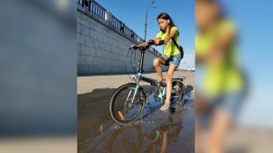 Приемные родители рассказали, как их «вечный двигатель» с миллионом талантов вписалась в семью