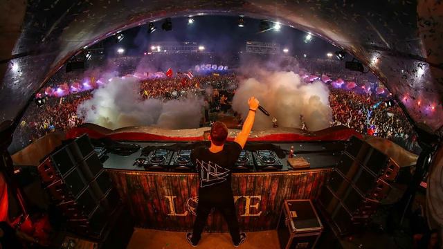 Hardwell Mashup (We Are One X In the Name of Love) смотреть онлайн