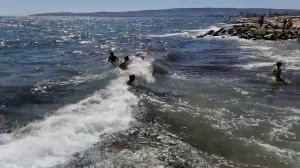 Купание в шторм в Крыму. Прыжки на огромных волнах. Канал Тутси Влог.