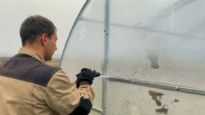 Как собирается теплица Кремлёвская. На участке у клиента