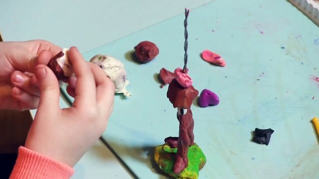 Настя лепит из пластилина Сарвенте | Friday Night Funkin смотреть онлайн