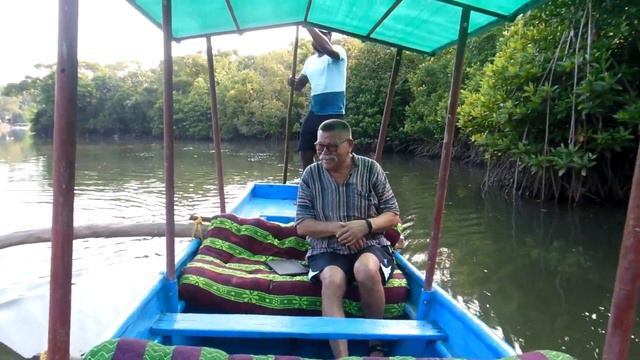 Экскурсия по реке Палолем "Кормление орлов" и наш лодочник Шурик, 20 ноября 2019г. Гоа, пляж Палоле смотреть онлайн