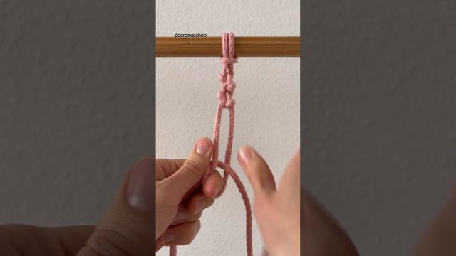 Цепочка-змейка из чередующихся петельных узлов (выполнены накидом спереди) #макраме #урокимакраме #d