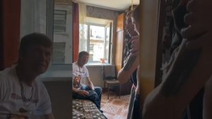 БЕЗУМНЫЙ ПАША. ИРИШКА ЧИКИ ПИКИ ПЬЯНАЯ ВЫГОНЯЕТ ИЗ ХАТЫ ОЛЕГА МОНГОЛА НО ПАХА ЗАСТУПИЛСЯ ЗА ДРУГА.