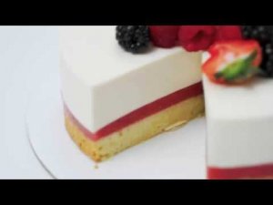 Летний йогуртовый торт с клубникой