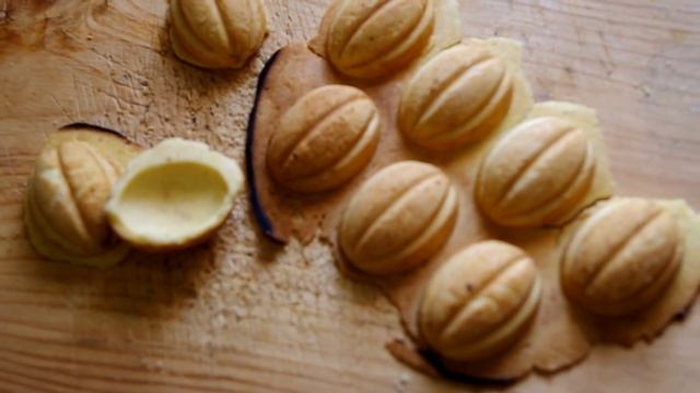 Печенье "Орешки" со сгущенкой в орешнице  /  wCookies "Nuts"ith condensed milk in ovensWaffle