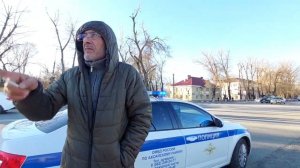 Бомбила рецидивист из Армении получает штраф за пешеходник. Разгон знаменитых местных бомбил.