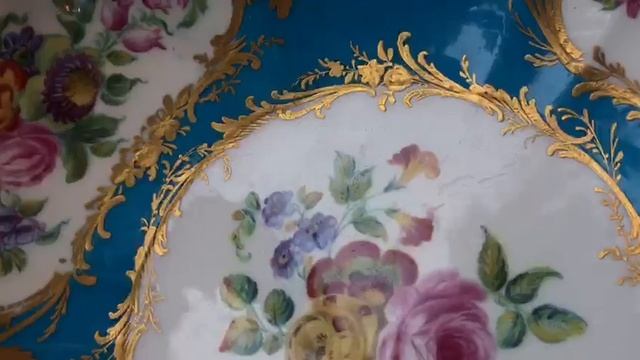 Севр 18 век частная коллекция Левона Дадаляна. Музей нервно курит в углу и плачет. Это надо видеть.