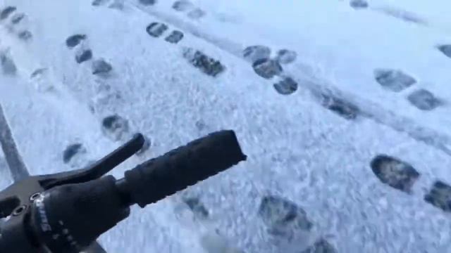 Поездка на велосипеде по снегу смотреть онлайн