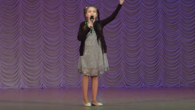 Новичкова Ульяна. В. Шаинский, сл. М. Пляцковского "Улыбка". смотреть онлайн