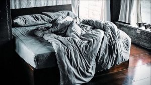 Не успела она выйти из дома, как ее сестра и ее жених оказались в одной постели...