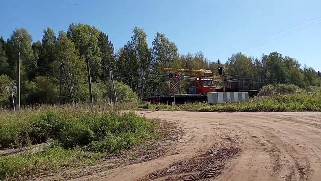 Чуть-чуть не успели переехать переезд а через него проехала какая-то газель а не поезд смотреть онлайн