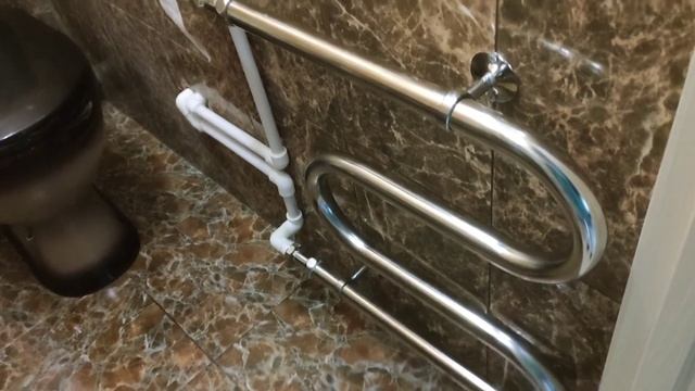 полотенцесушитель в туалете