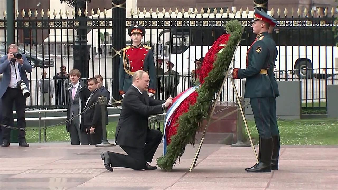 Путин 22 июня могила неизвестного солдата
