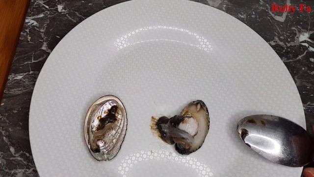 Ракушки с маллюсками Абалона или Гелиотис (Морское ушко ) во Франции (N° 127) смотреть онлайн