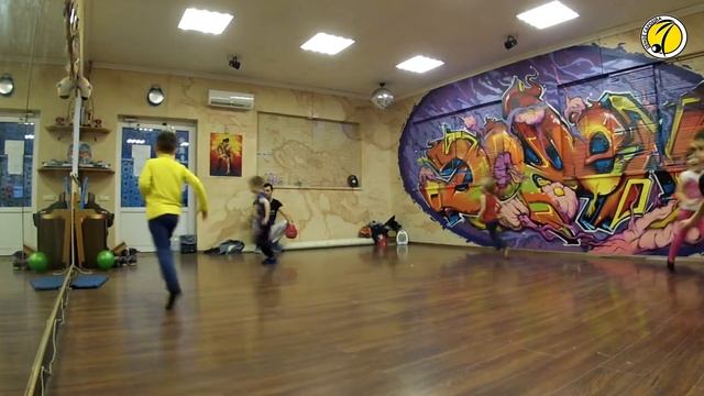 Как и во что играть с ребёнком? В вышибалу! dende / Capoeira / Sevastopol смотреть онлайн