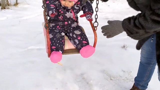 Идем качаться на качелях! | Море веселья! смотреть онлайн