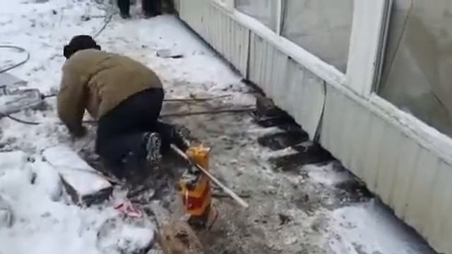 Перемещение модульных строений. Как поднять и передвинуть дом.