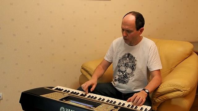 Влад Лехтик играет мелодию «Moon River» (с англ. — «Лунная река»). смотреть онлайн