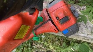 Кошу сильно заросший участок. Пробую прозрачную маску из плексигласа Husqvarna