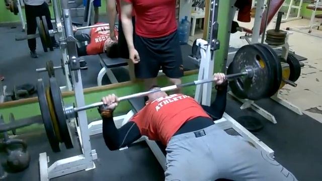 Денис | Монстр Гиба, готовиться к проходке, жим 3 по 3, 150 кг. Собственный вес 98 кг. смотреть онлайн