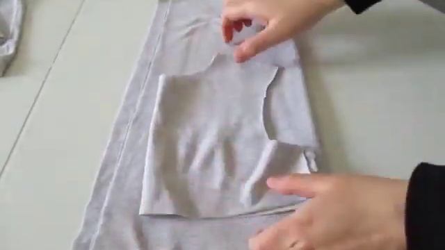 DIY/ ЛАЙФХАК➡️ КАК ПЕРЕДЕЛАТЬ ФУТБОЛКУ В ДЕТСКОЕ ПЛАТЬЕ/ ДИЗАЙН ОДЕЖДЫ?? смотреть онлайн