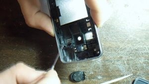 Samsung gt-s5610 - Не слышен разговорный динамик, чистка.