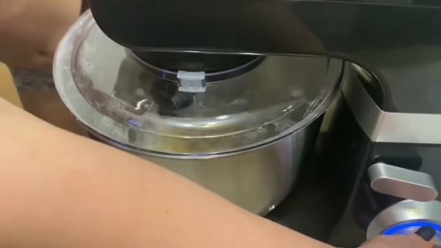 Обзор: Готовим блины на масленицу на планетарном миксере Kitfort kt-1348-3. смотреть онлайн