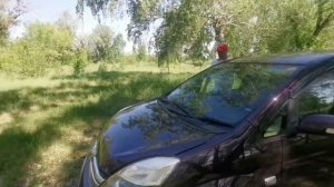 обзор TOYOTA isis 2012 года