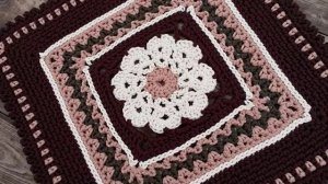 Ковер из шнура по дизайну "Бабушкиного квадрата"