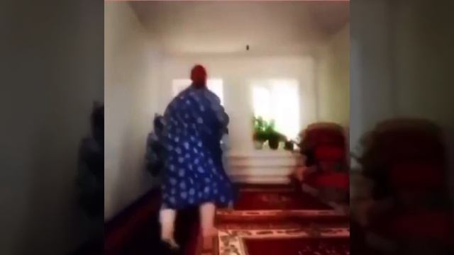 бабушка гоняется за внуком смотреть онлайн