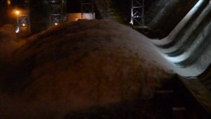 Сброс воды на Красноярской ГЭС Ноч