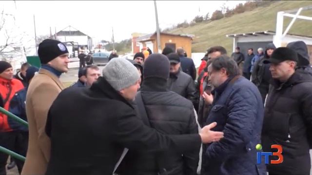 На побережье Черноморска попытались снести бывшее кафе "Бриз" смотреть онлайн