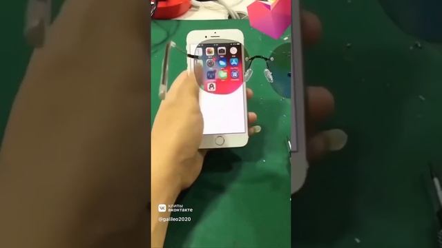 Шок! Экоан смартфона видно только в специальных очках! смотреть онлайн